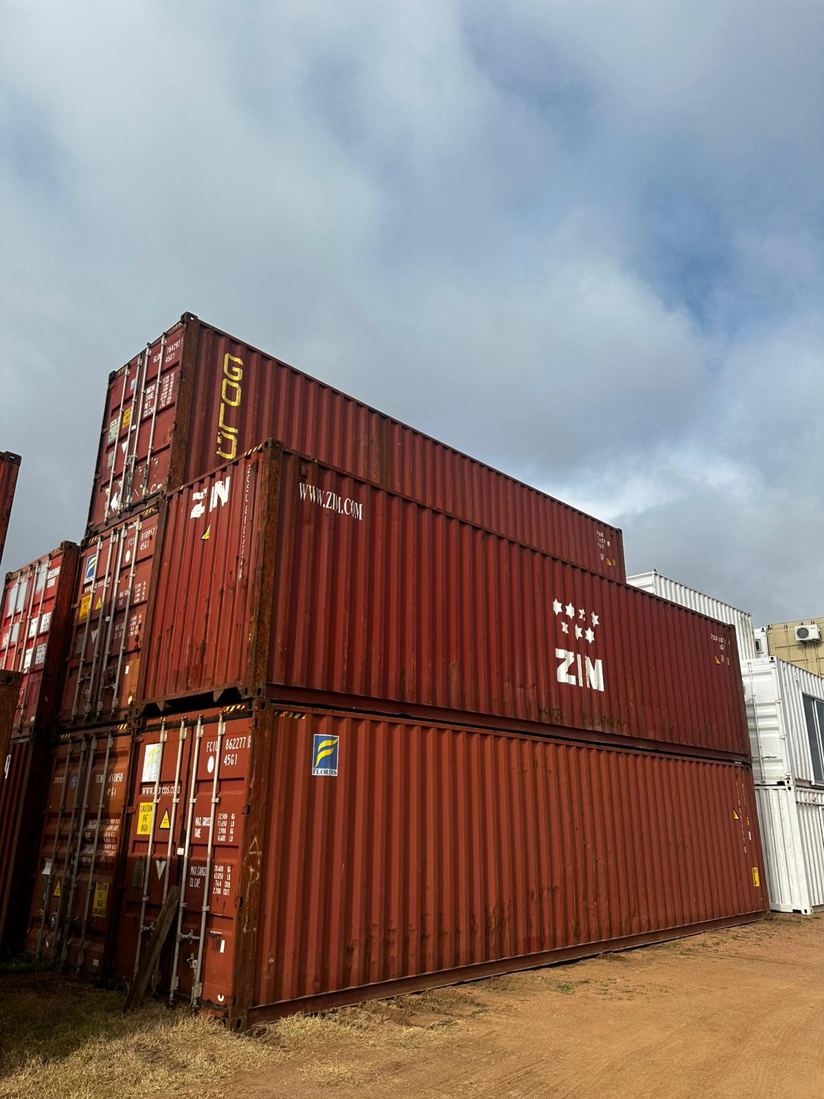 Contenedor HC 40 pies High Cube marca ZIM
